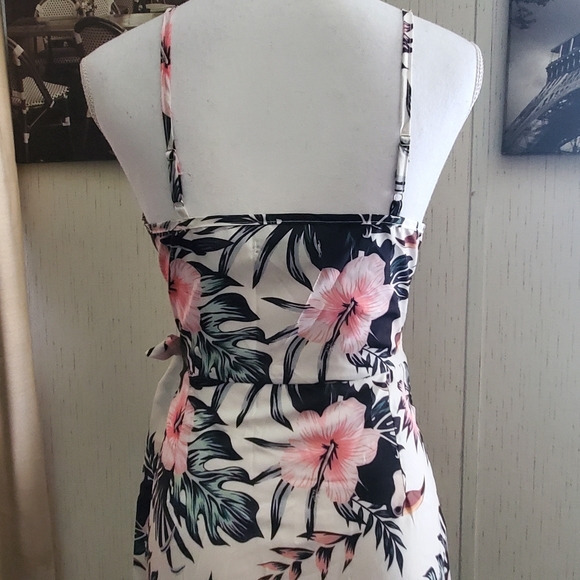 Tropical Print Wrap Dress - Picture 4 of 7